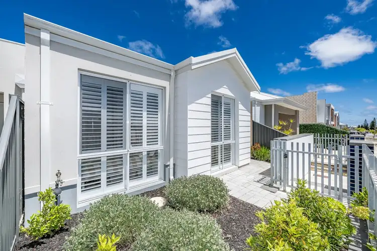 25 Reflection Boulevard, Jindalee WA 6036