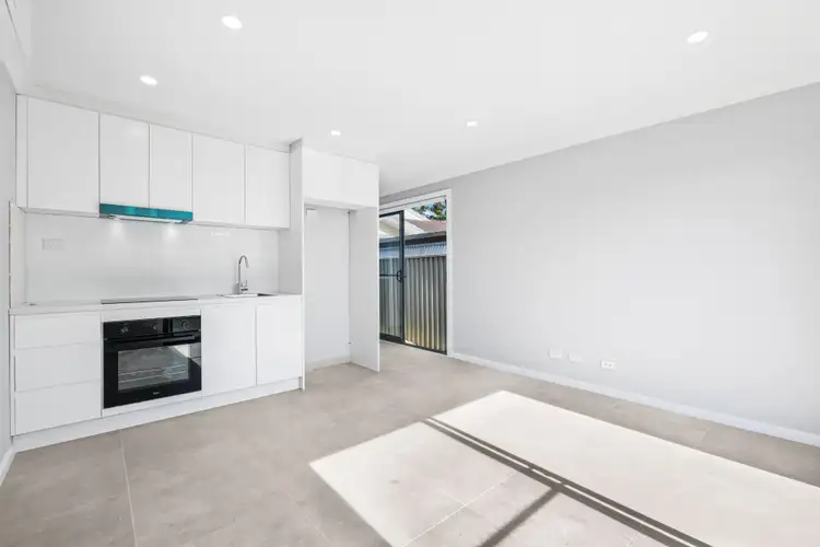 31B Marquesa Crescent, Lethbridge Park NSW 2770