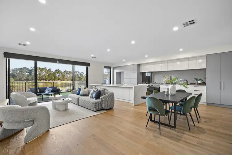 28 Emica Parade, Knoxfield VIC 3180