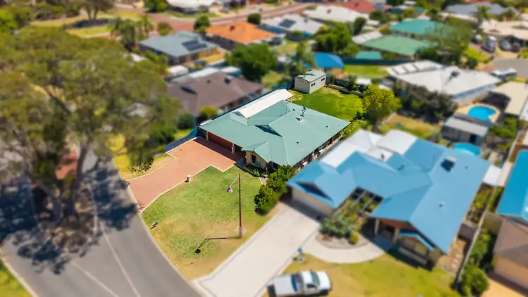 6 Suncrest Meander, Meadow Springs WA 6210