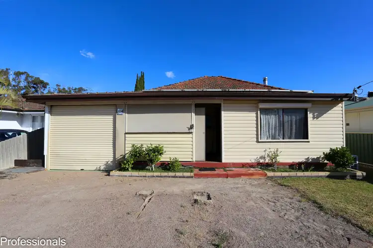 8 Heenan Street
