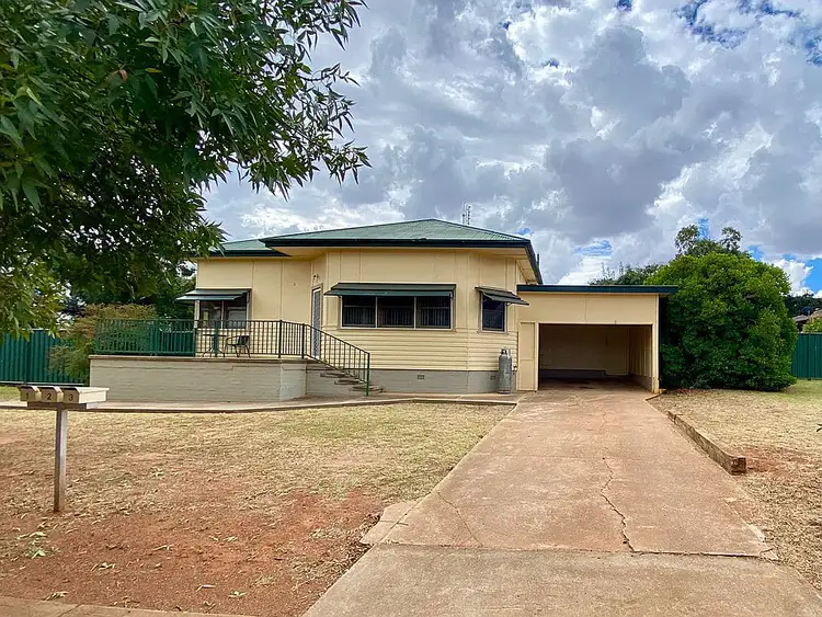2/9 Clarinda Street, Parkes NSW 2870