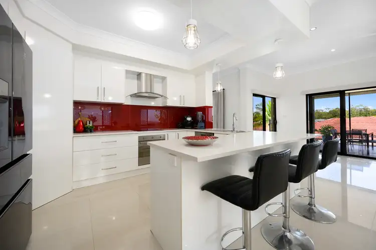 41 Maltravers Drive, Arundel QLD 4214