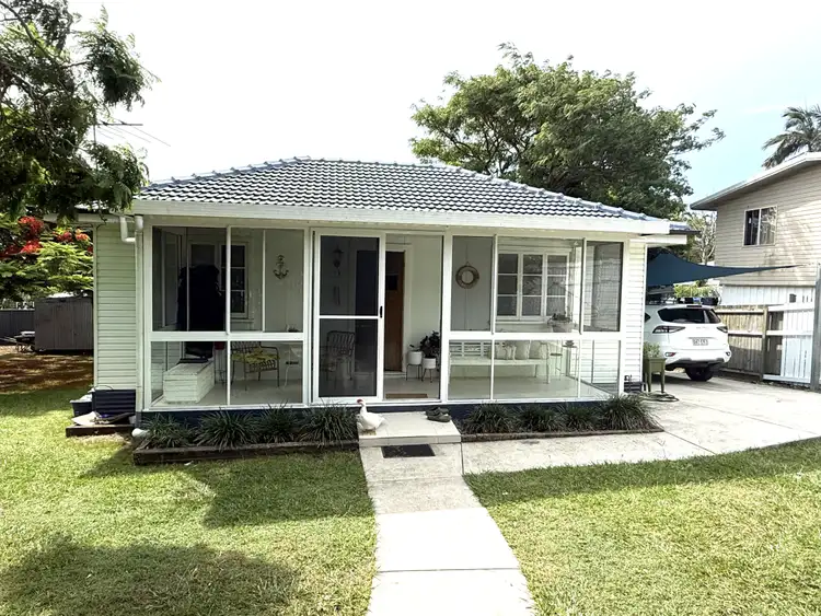 243 Elizabeth Avenue, Clontarf QLD 4019