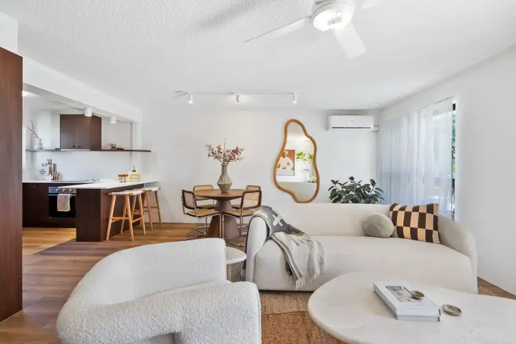 2/14 Christina Court, Mermaid Waters QLD 4218