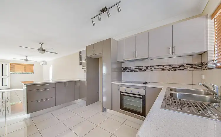 2/94 Whitman Street, Yeppoon QLD 4703