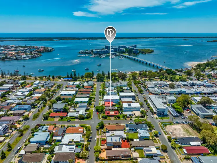 18 Victor Avenue, Paradise Point QLD 4216