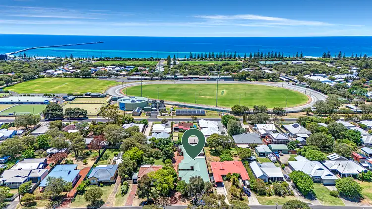 2/37 Fairbairn Road, Busselton WA 6280