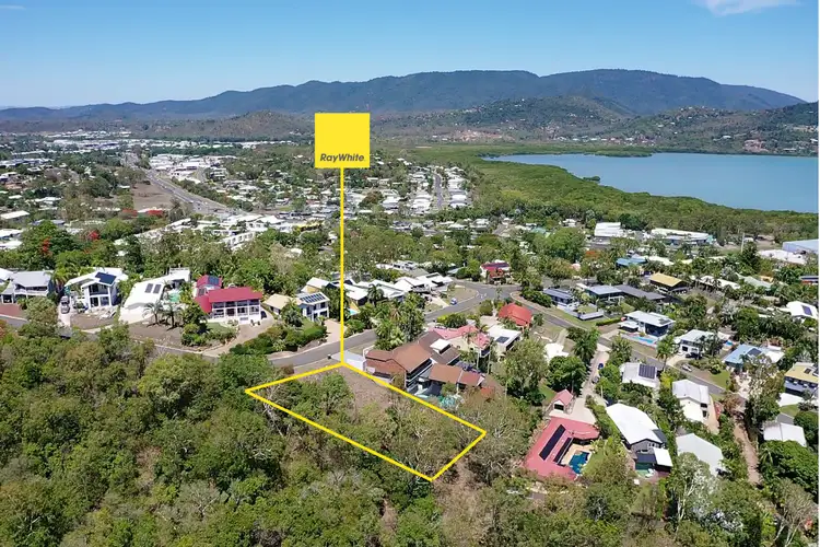 11 Illawong Street, Cannonvale QLD 4802