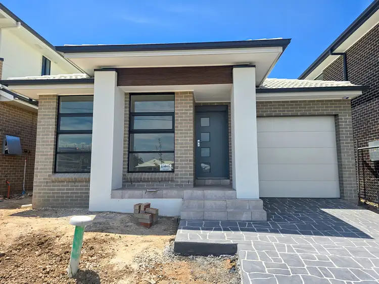 14 Kerswell Street, Oran Park NSW 2570