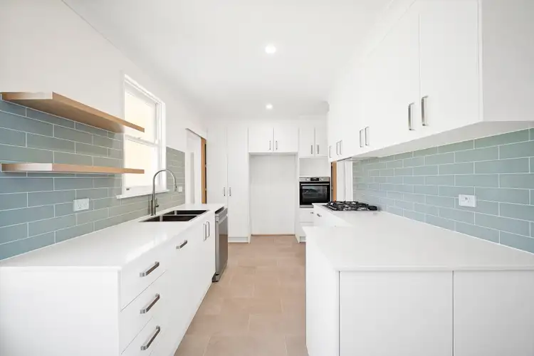 15 Albert Street, Lake Illawarra NSW 2528