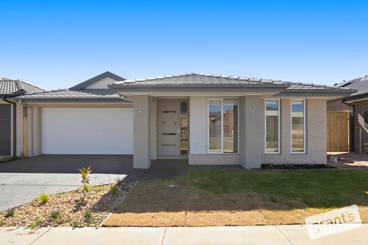 7 Rhodes Way, Clyde North VIC 3978