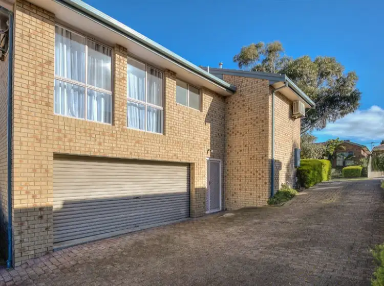 1/2 Romeo Court, Mill Park VIC 3082