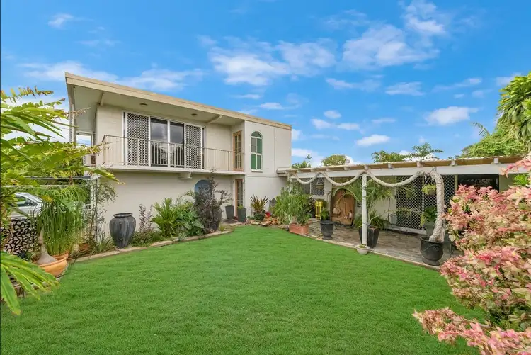 SHARE HOUSE/12 Arinya Street, Cranbrook QLD 4814