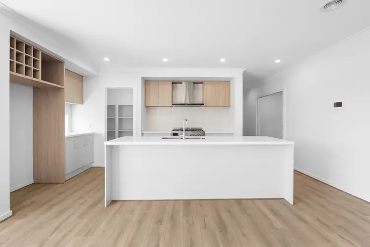 Fifth view of Homely house listing, 5 Scoparia Court, Beveridge VIC 3753