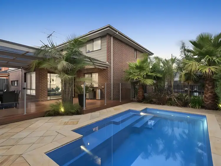 5 Merrowland Avenue, Cranbourne North VIC 3977