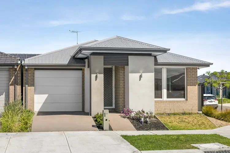 10 Bowenia Avenue, Craigieburn VIC 3064
