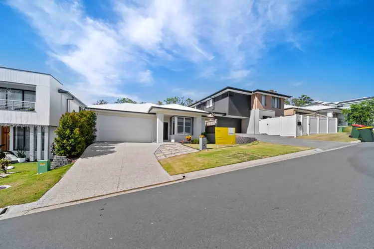 15 Lillypilly Street