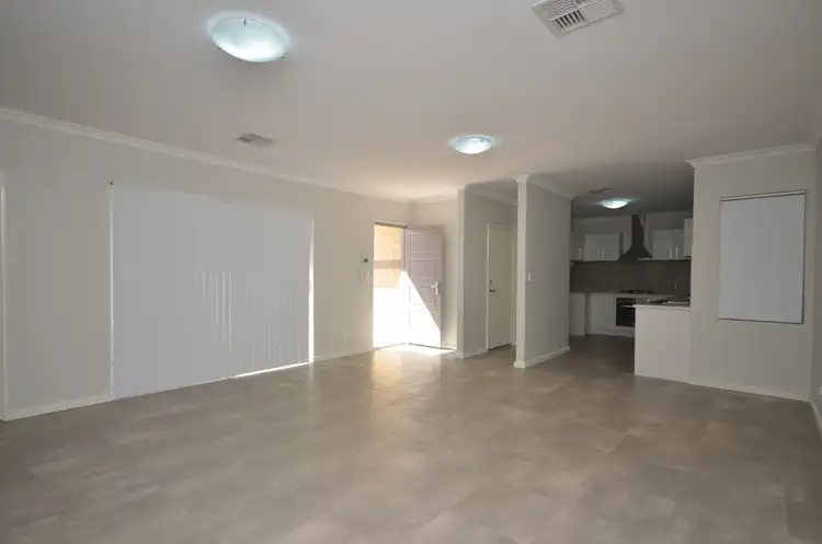 2 Sutherland Way, Cloverdale WA 6105