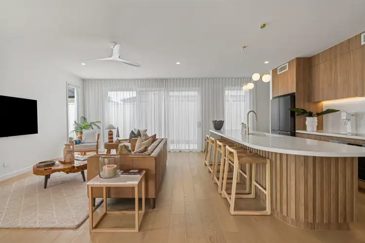 2/2 Saxonvale Terrace, Mermaid Waters QLD 4218