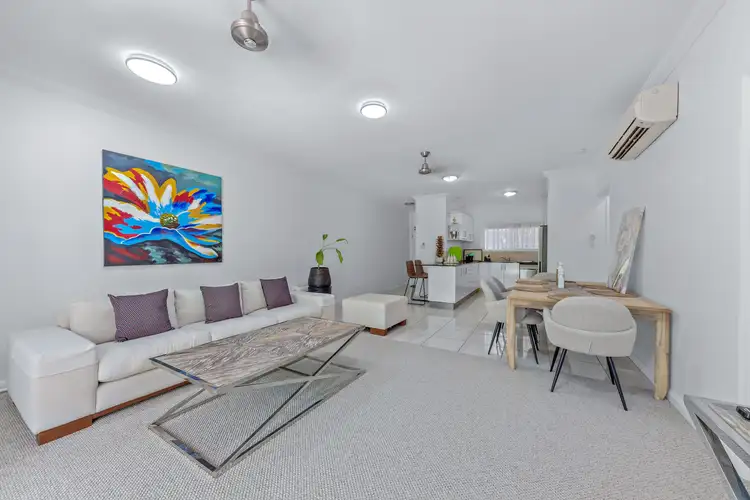 8/3 Deloraine Close