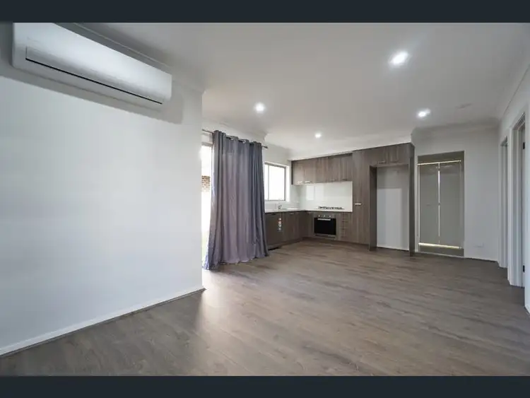 33A Carney Cr