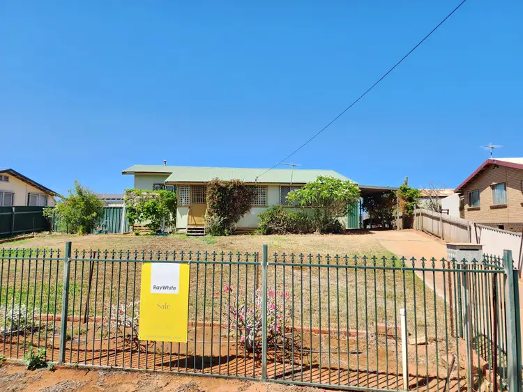8 McLeod Street, Carnarvon WA 6701