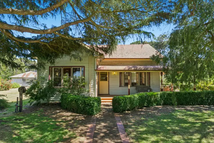 820 Camperdown-Cobden Road