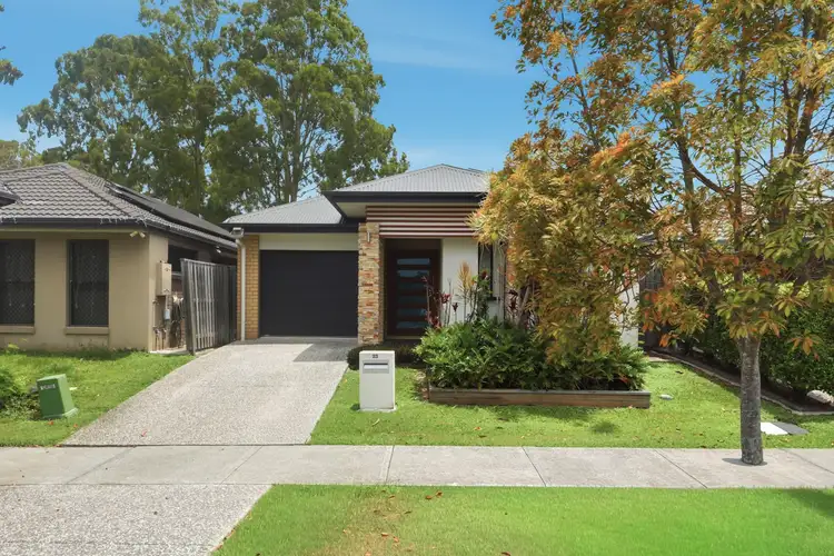 25 Blue Mountains Crescent