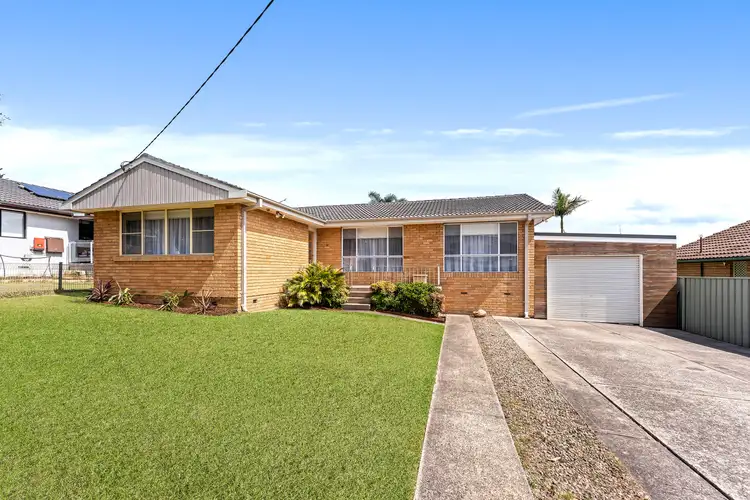 6 Shipton Crescent
