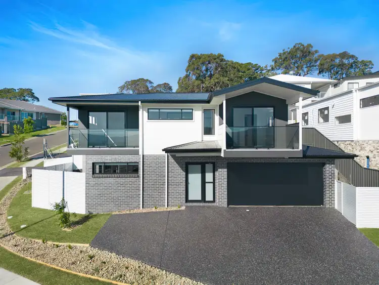 32 Araluen Terrace