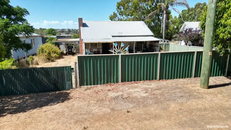 8 Ladyman Street