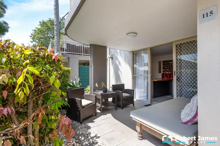 24 Lake Weyba Drive
