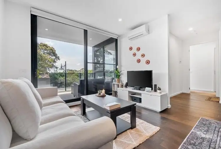 303/168 Whitehorse Road