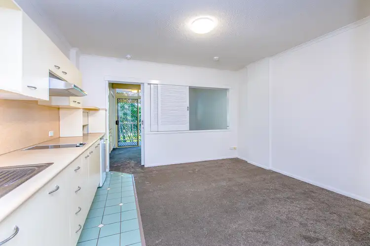 85 Deakin Street,