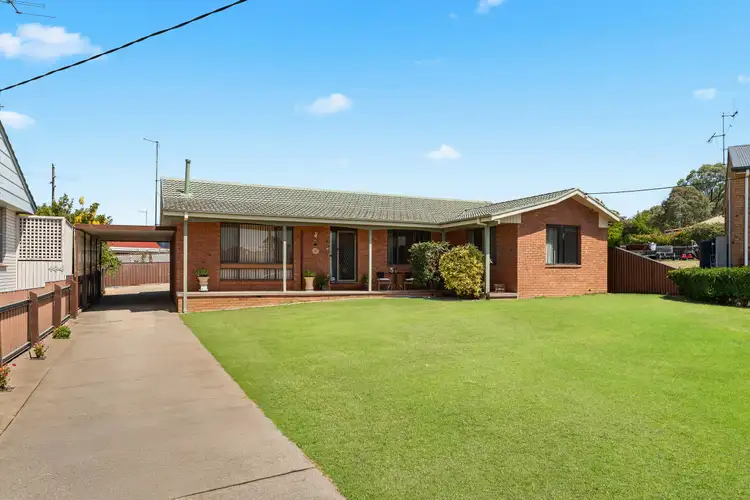 5 Atkinson Crescent