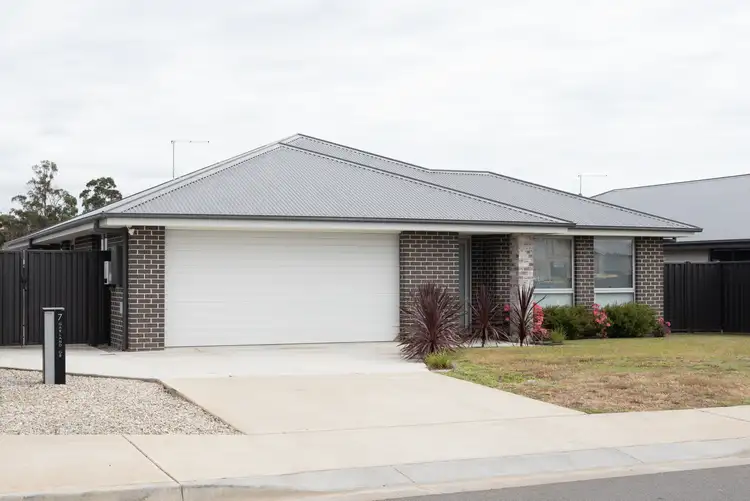 7 Garland Grove