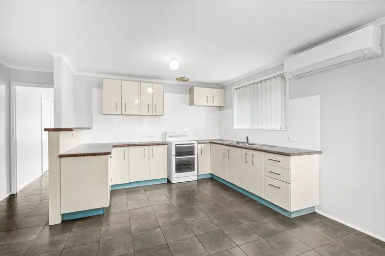 3 Lake Entrance Road