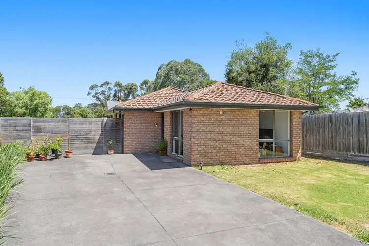 13 Daniher Close