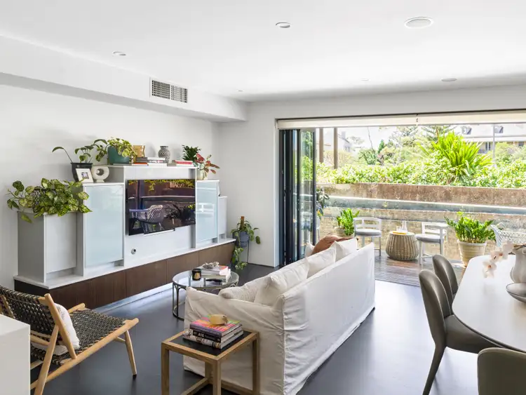 13 Oatley Road (Access Via 255B Oxford Street)