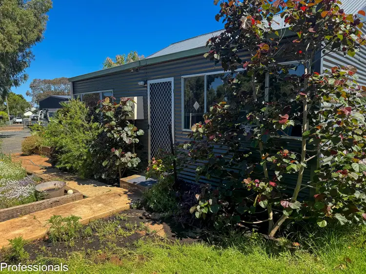 80 Angove Street