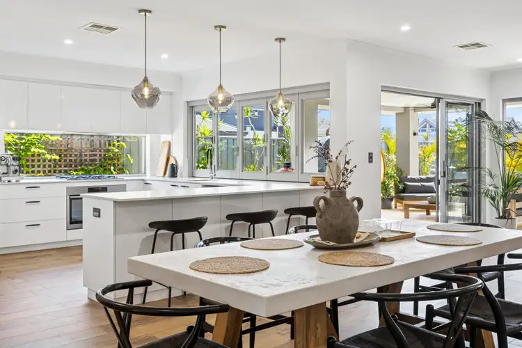 6 Nemagold Grove, Coogee WA 6166