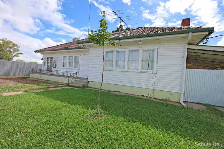 11 Warraweena St