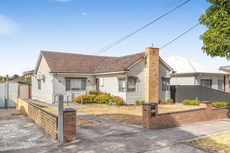 25 Locksley Avenue