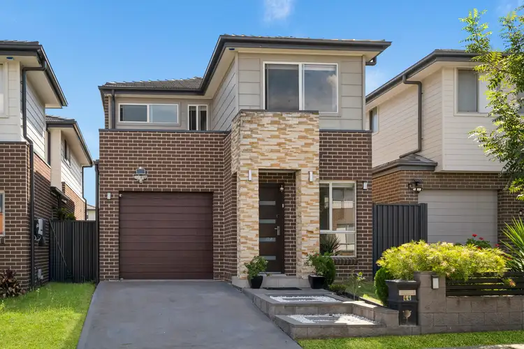 44 Scarlet Beach Street