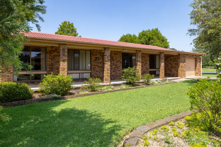 2 Cedar Close