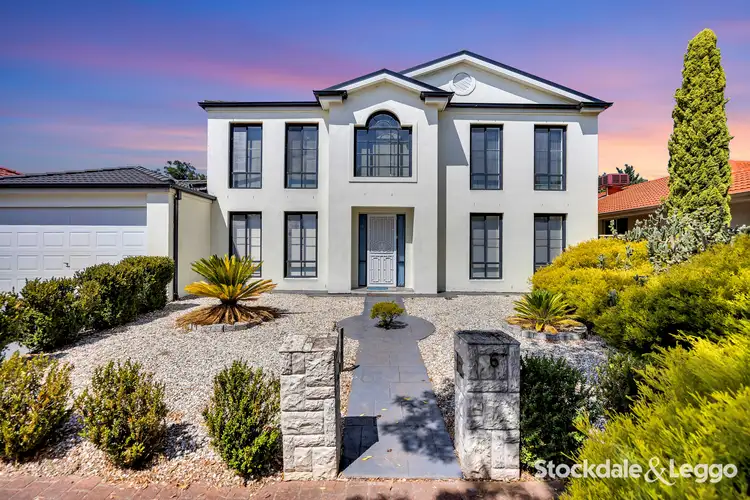 6 Stratford Way