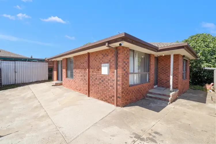 2/8 Yaralla Court, Meadow Heights VIC 3048