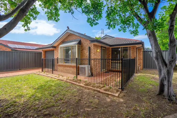 11 Hollingsford Crescent