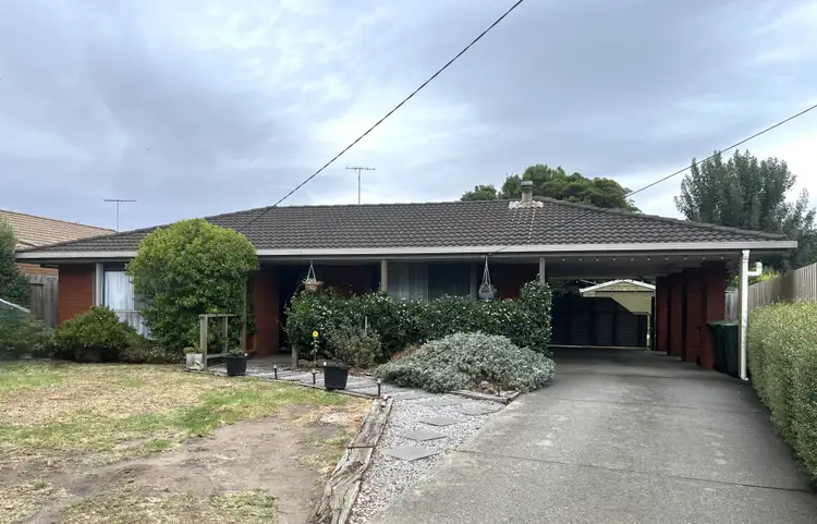 8 Oberon Drive